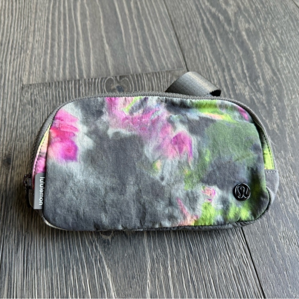 Lululemon Everywhere Belt Bag in Hyper Dye Multi/Rover